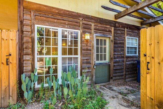 Building Photo - 1502 E 37th St