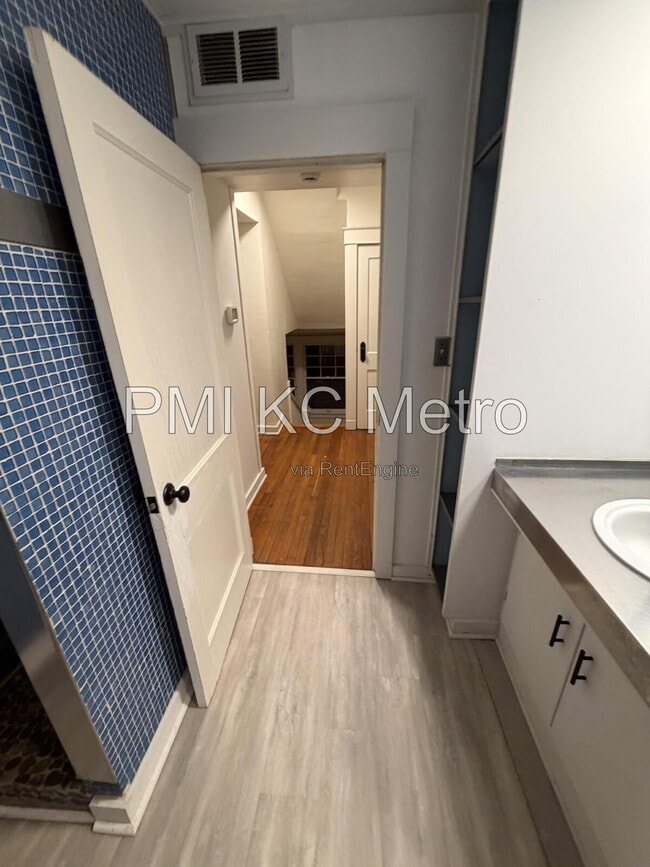 Building Photo - 3833 Campbell St