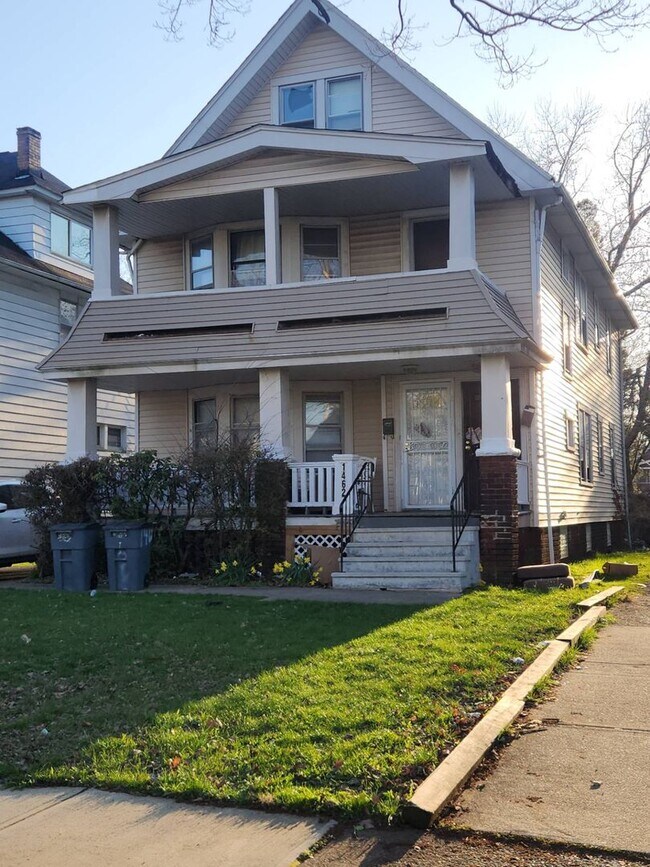 Building Photo - 1460 E 135th St