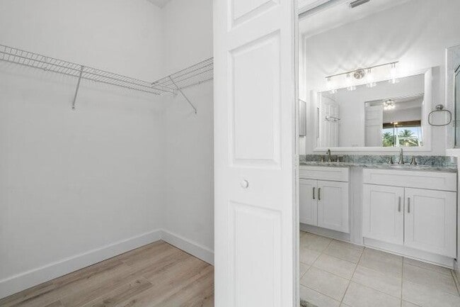 Building Photo - 8593 Mangrove Cay
