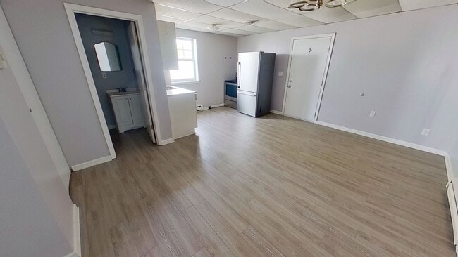 Building Photo - 1st Floor Apartment