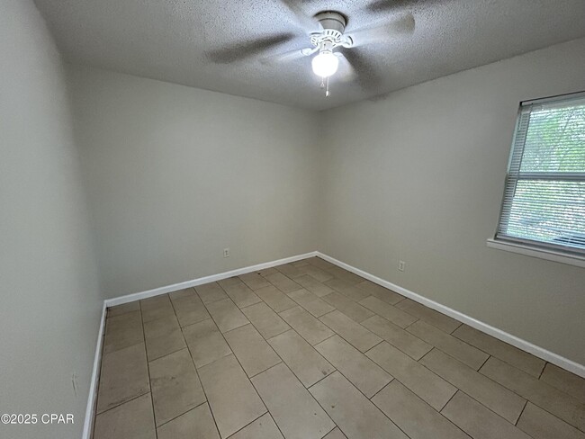 Building Photo - 3914 E 11th St