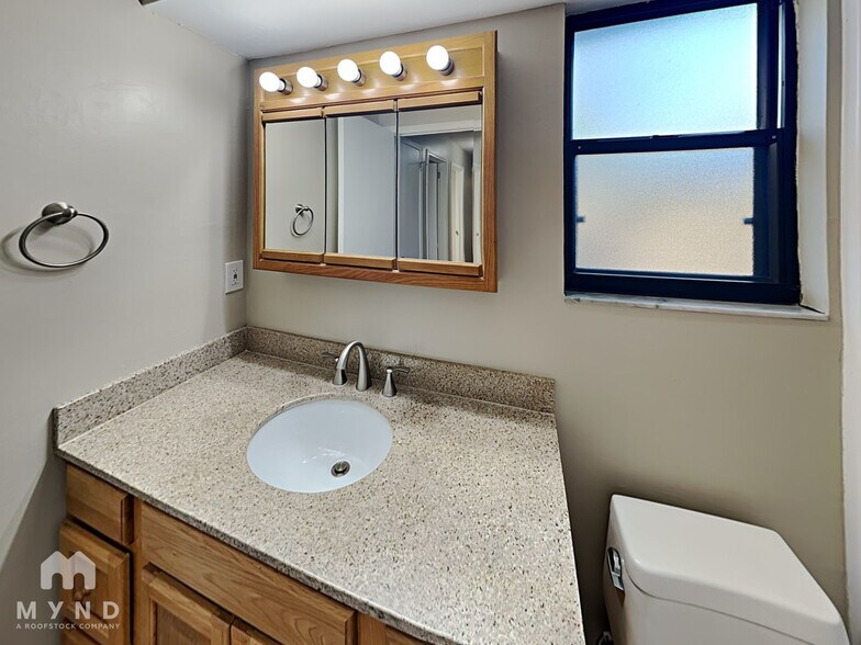 Building Photo - 3315 Blackfoot Trail S