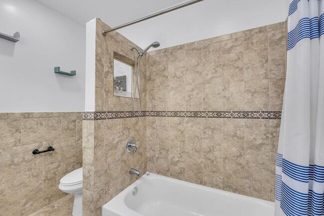 Building Photo - 530 NE 17th St