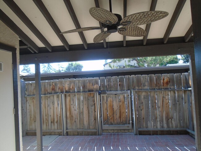 Building Photo - QUAILWOOD CUTIE IN GATED COMMUNITY!!!