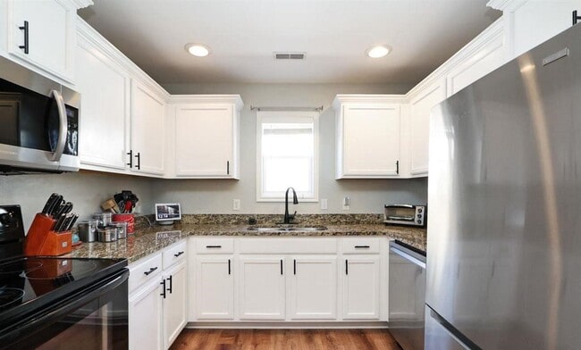 Building Photo - Italian Estates Property Management