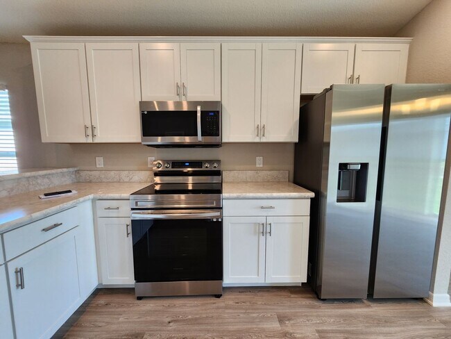 Building Photo - LIKE NEW!!! 4-Bedroom, 2-Bathroom in Villamar Winter Haven