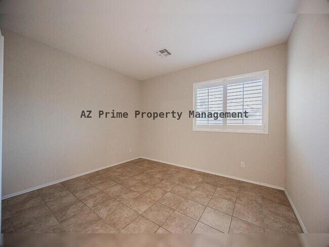 Building Photo - 3681 E Yellowstone Pl