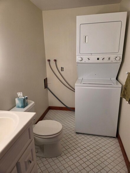 Building Photo - 43 Casalis