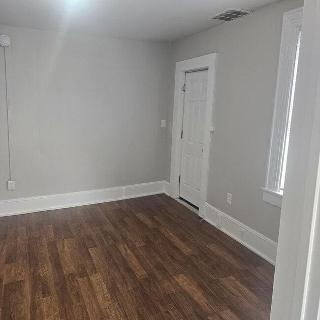 Building Photo - Auburn (186)