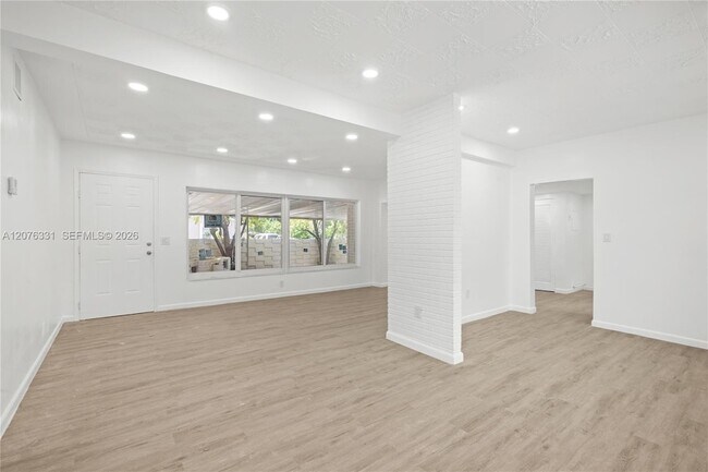 Building Photo - 1701 NW 19th Ave
