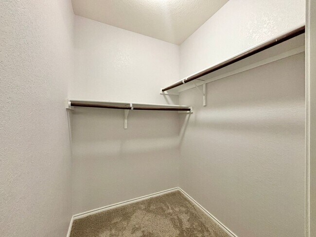 Building Photo - Welcome to this Big & Beautiful! 5 bed/3.5...