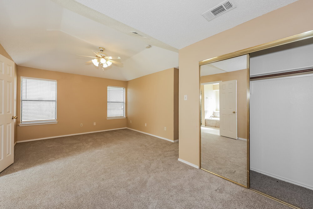 Building Photo - 544 De Soto Dr