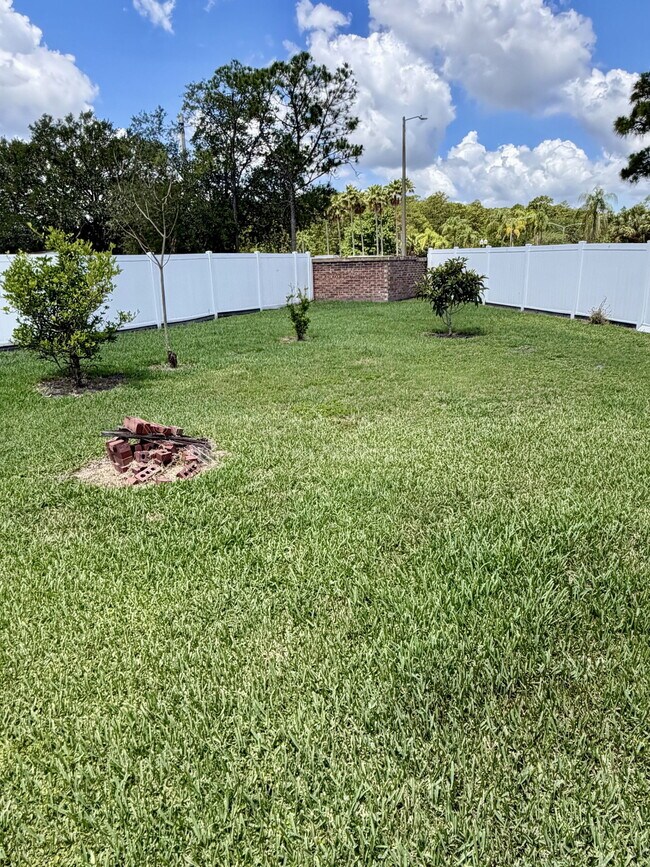 Building Photo - 1501 Chevington Ct