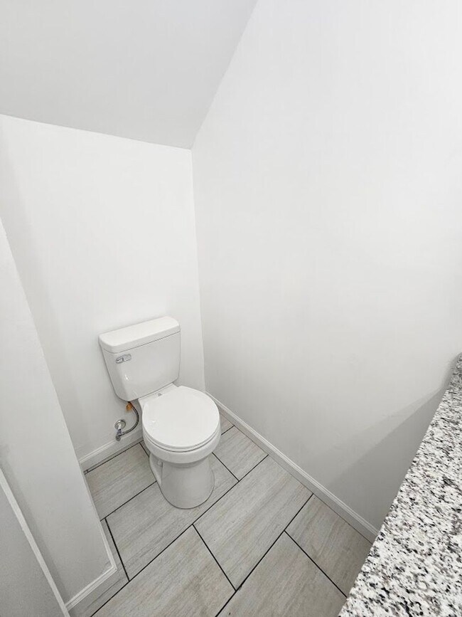 Building Photo - 71 Westgate Cir