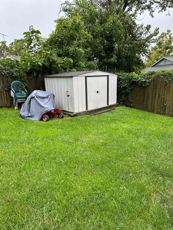 Building Photo - 522 70th St