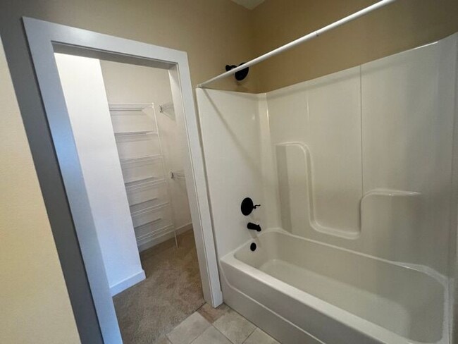 Building Photo - $2,500 | 2 Bedroom, 2.5 Bathroom Luxury Co...