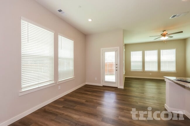 Building Photo - 205 Hockliffe Ct