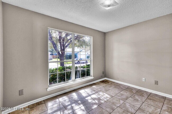 Building Photo - 12967 Canyon Creek Trail S