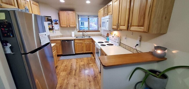 Building Photo - 1290a Rimrock Dr