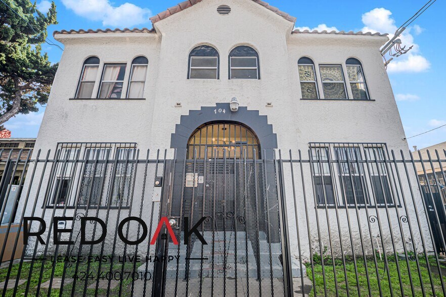 Building Photo - 704 W 54th St