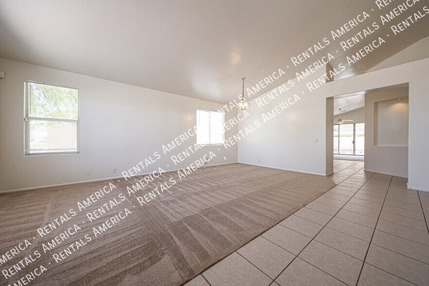 Building Photo - 7257 E Lakeview Ave