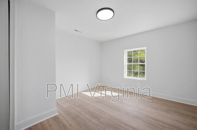 Building Photo - 307 N 4th St