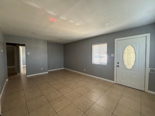 Building Photo - 44303 Beech Ave
