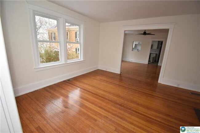 Building Photo - 310 March St