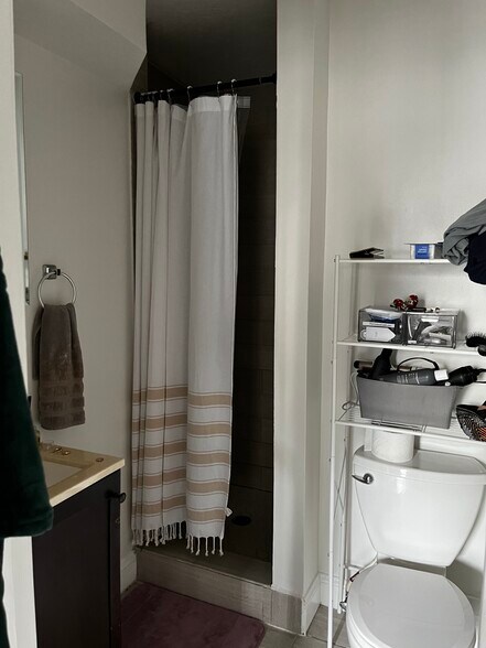 Building Photo - 220 Hanover St