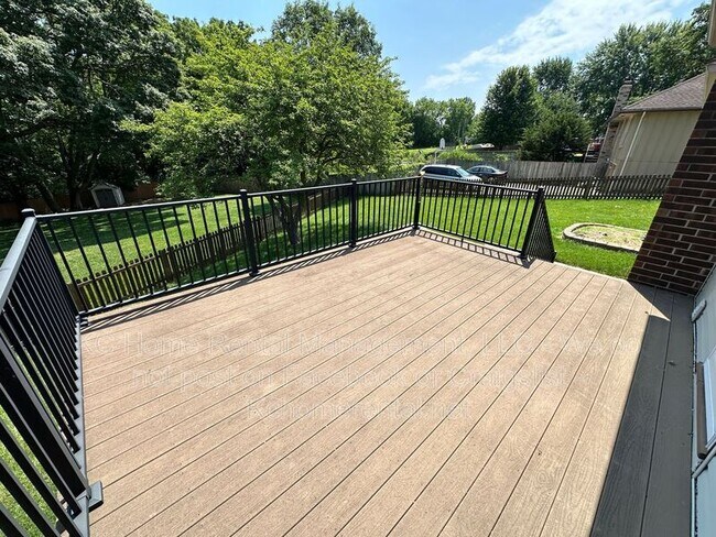 Building Photo - 6119 Cottonwood Dr