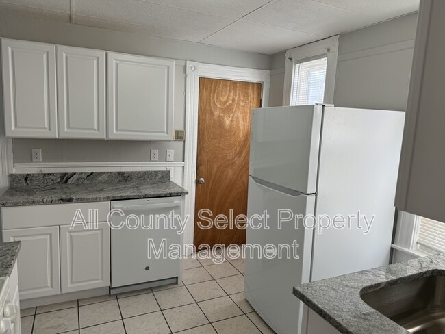 Building Photo - 22 Sargent Ave
