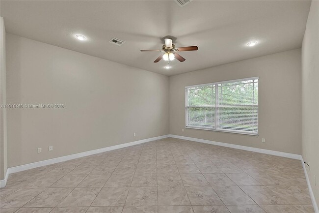 Building Photo - 9051 Edgewater Bend