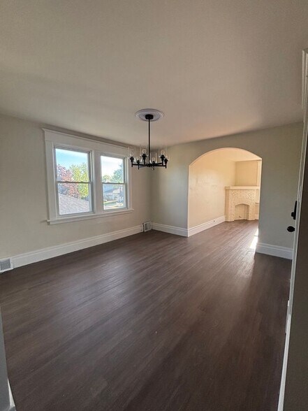 Building Photo - 154 Midland Ave