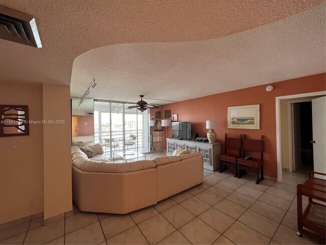 Building Photo - 100 Golden Isles Dr