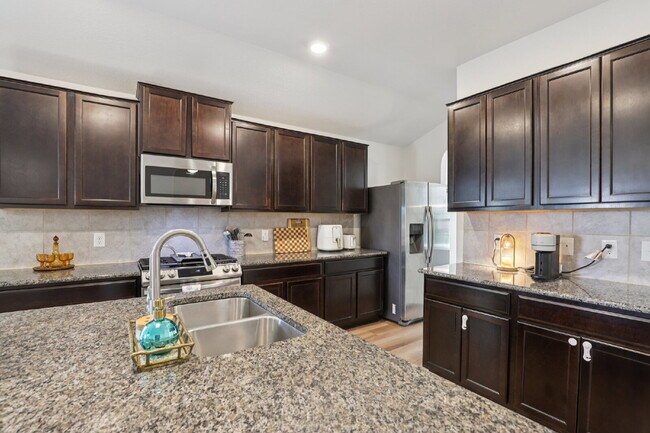 Building Photo - "Charming 3-Bedroom Haven with Granite Elegance in San Antonio!"