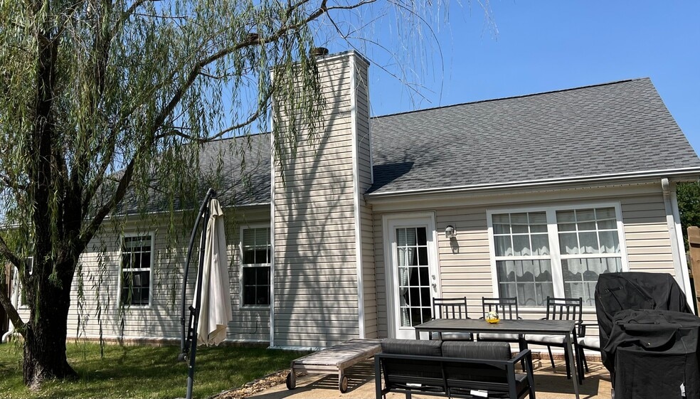 Building Photo - 2119 Long Meadow Dr