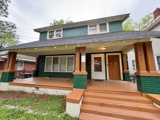 Building Photo - 605 Hammond St