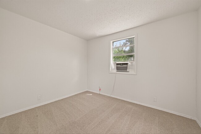 Building Photo - 5830 Southlea St