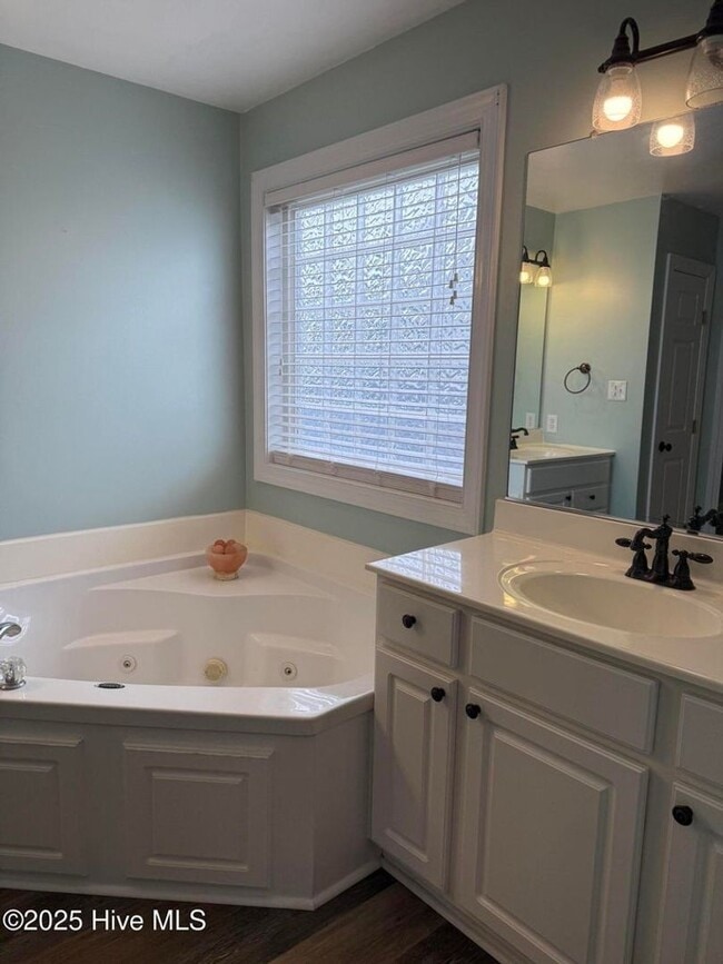 Building Photo - Welcome to Woodlands!