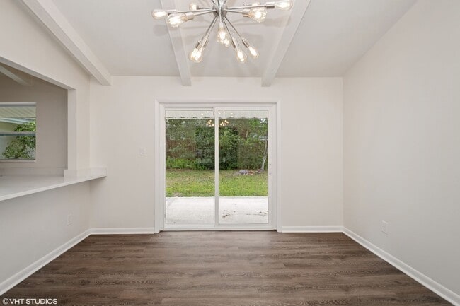 Building Photo - Beautiful 3 bedroom 2 bath Longwood Home