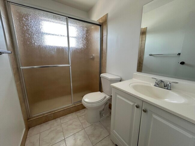 Building Photo - 6140 SW 41st Ct