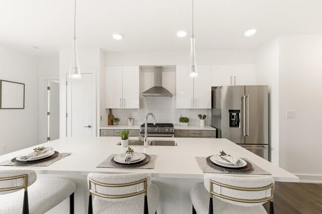 Building Photo - 775 Juniper St NE