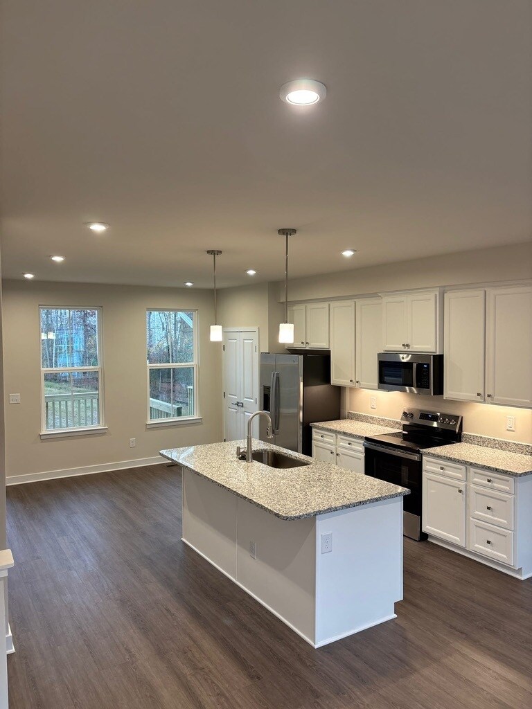 Building Photo - 711 Tambor Rd