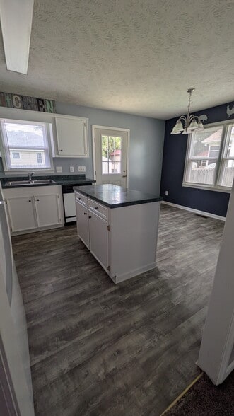 Building Photo - 629 Red Tip Cir