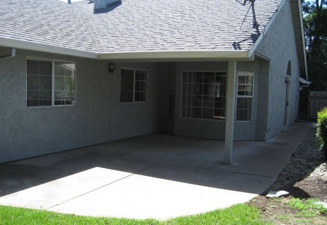 Building Photo - 1609 W 8th Ave