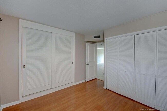 Building Photo - 68 Yacht Club Dr