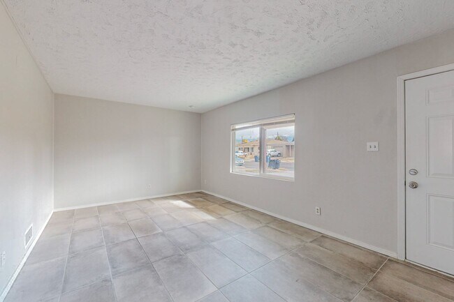 Building Photo - NE 2/BD 1/BA 1/CG HOME