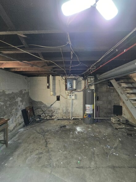 Building Photo - 208 Pike St