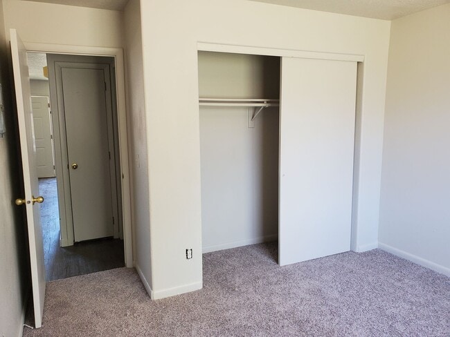 Building Photo - Duplex in Central Cedar City